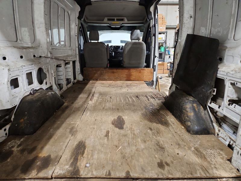 75887455 :رقم المزاد ، 1FTNE1CMXFKA43432 vin ، 2015 Ford Transit مزاد بيع