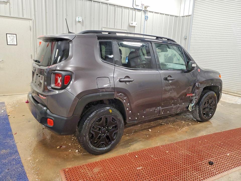 76258745 :رقم المزاد ، ZACCJBCB3JPH69087 vin ، 2018 Jeep Renegade مزاد بيع