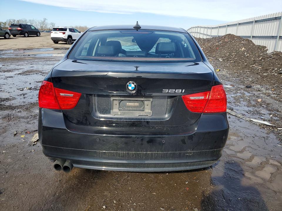 78542945 :رقم المزاد ، WBAPH7G50BNM56004 vin ، 2011 Bmw 328 مزاد بيع