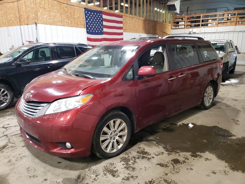 61963676 :رقم المزاد ، 5TDDK3DC9BS006414 vin ، 2011 Toyota Sienna مزاد بيع