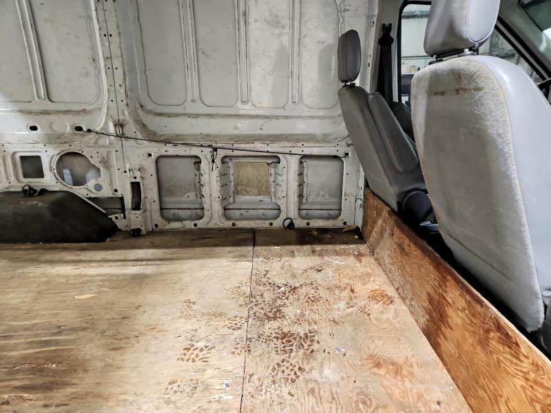 75887455 :رقم المزاد ، 1FTNE1CMXFKA43432 vin ، 2015 Ford Transit مزاد بيع