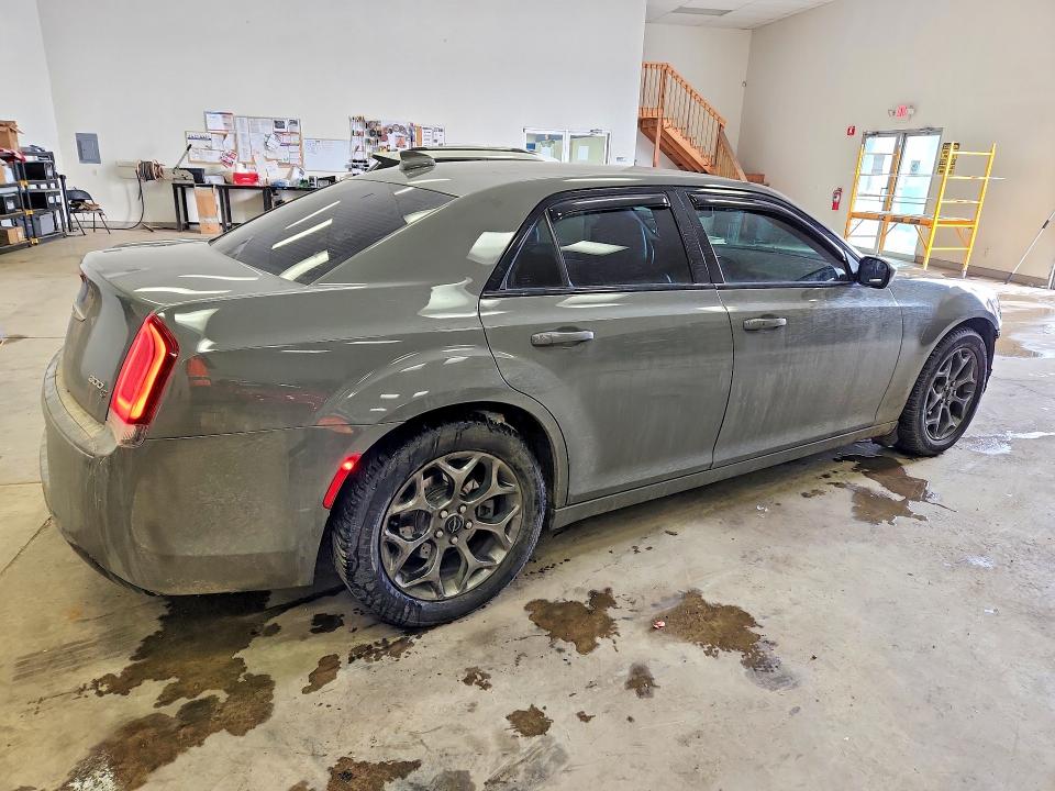 76826185 :رقم المزاد ، 2C3CCAGG8HH506992 vin ، 2017 Chrysler 300 مزاد بيع