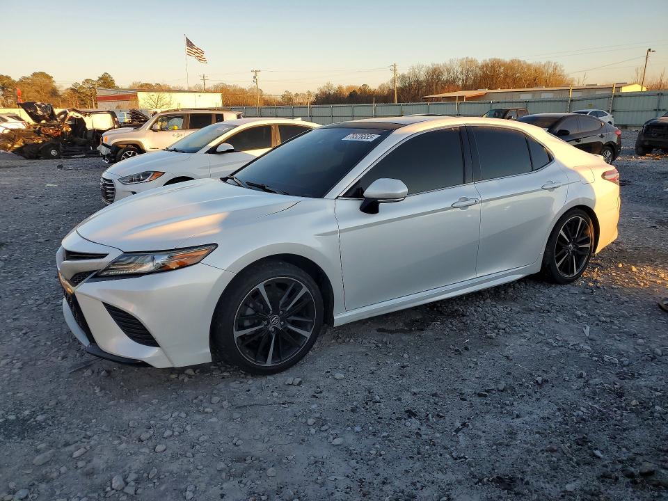 78526655 :رقم المزاد ، 4T1B61HK3KU696315 vin ، 2019 Toyota Camry مزاد بيع