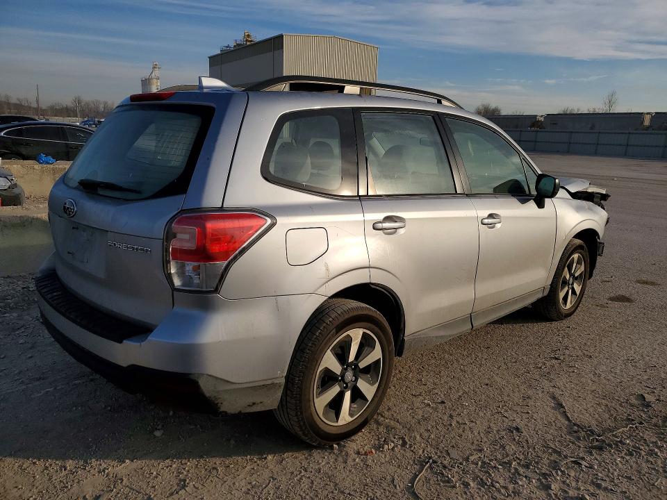2018 Subaru Forester მანქანა იყიდება აუქციონზე, vin: JF2SJABCXJH585127, აუქციონის ნომერი: 77187125
