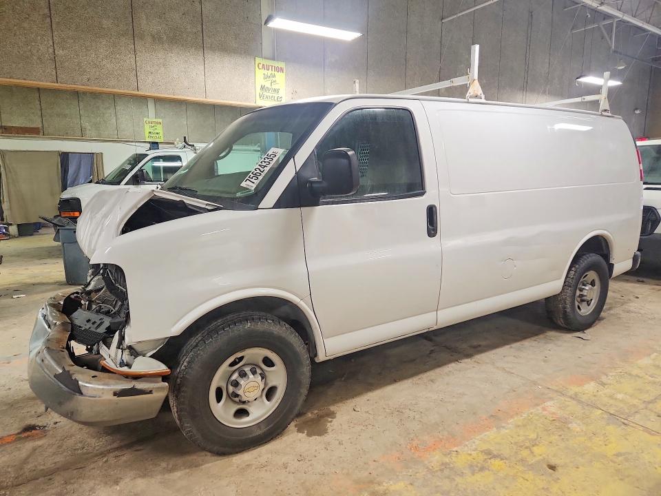 75624335 :رقم المزاد ، 1GCWGFCA0E1162290 vin ، 2014 Chev Express G2500 مزاد بيع