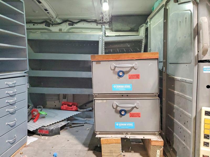 76432075 :رقم المزاد ، 1FTYE2YM3HKB54743 vin ، 2017 Ford Transit مزاد بيع
