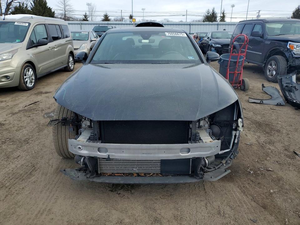 76056675 :رقم المزاد ، WAUENAF40JA021883 vin ، 2018 Audi A4 مزاد بيع