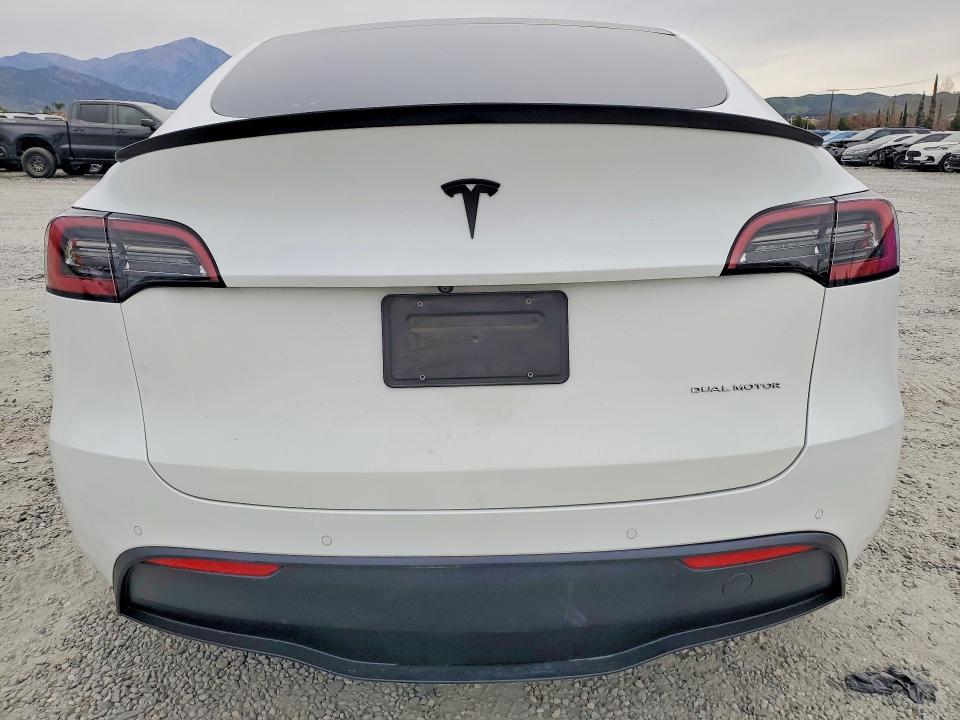 76821405 :رقم المزاد ، 5YJYGDEE6MF195927 vin ، 2021 Tesla Model Y مزاد بيع