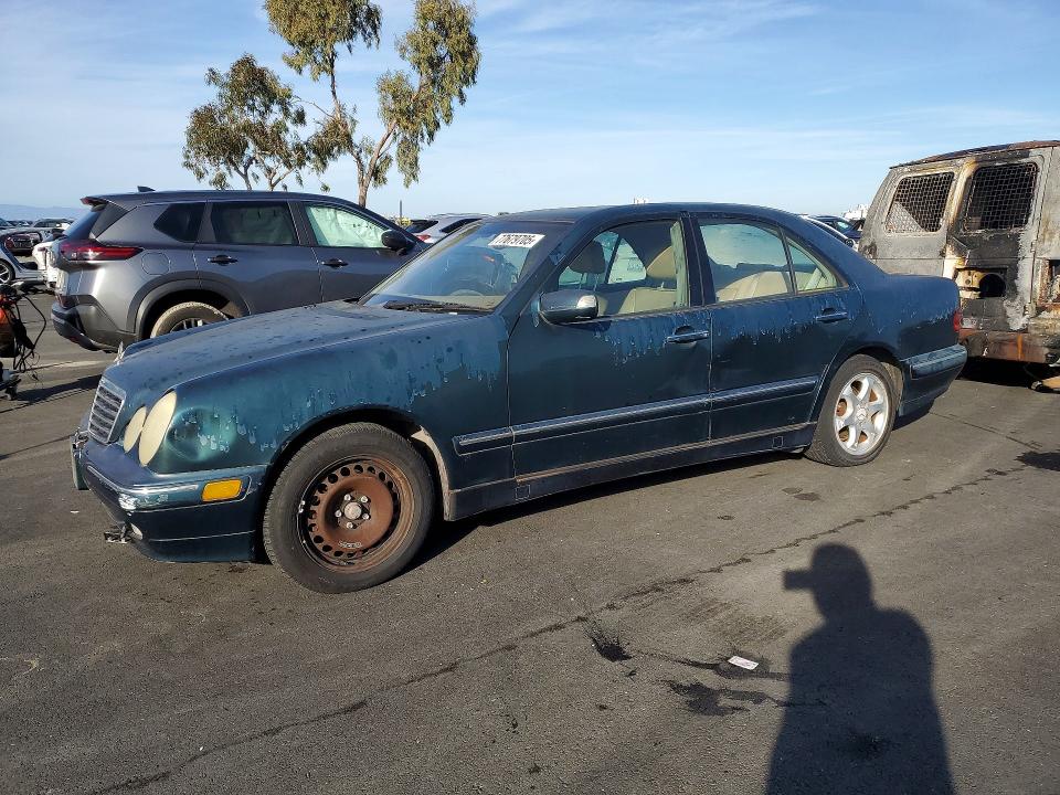 2002 Mercedes-benz E მანქანა იყიდება აუქციონზე, vin: WDBJF65J42B477365, აუქციონის ნომერი: 77679705