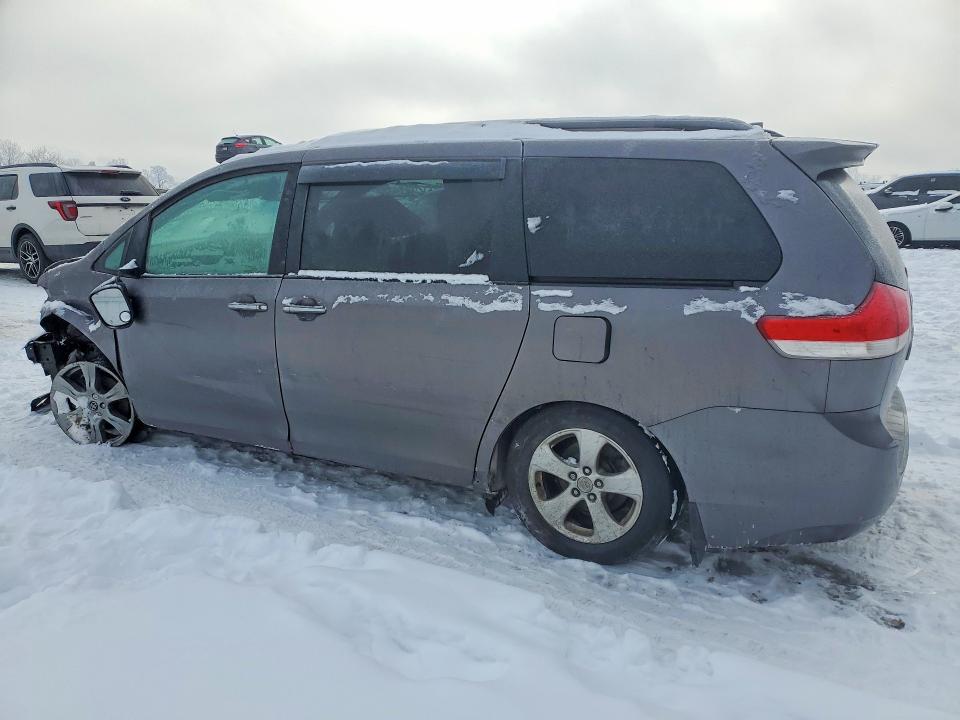 74651555 :رقم المزاد ، 5TDXZ3DCXKS972828 vin ، 2019 Toyota Sienna مزاد بيع