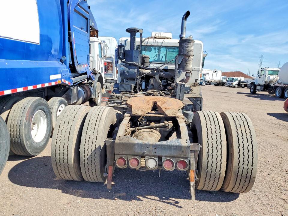 78884375 :رقم المزاد ، 1NPZL00X76D717114 vin ، 2006 Peterbilt Tractor 320 مزاد بيع