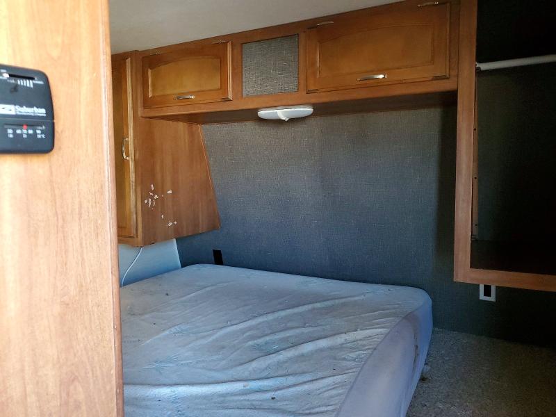 76406125 :رقم المزاد ، 4YDT28228F3152617 vin ، 2015 Keystone Summerland مزاد بيع