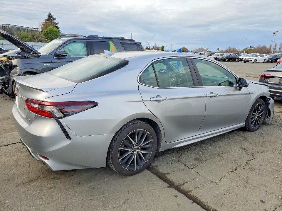 Продаж на аукціоні авто 2021 Toyota Camry, vin: 4T1G11AK6MU530484, номер лоту: 77686825