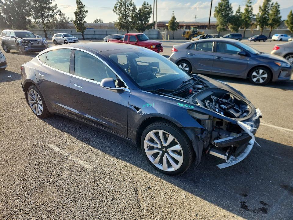 2020 Tesla Model 3 მანქანა იყიდება აუქციონზე, vin: 5YJ3E1EA7LF645689, აუქციონის ნომერი: 76403535