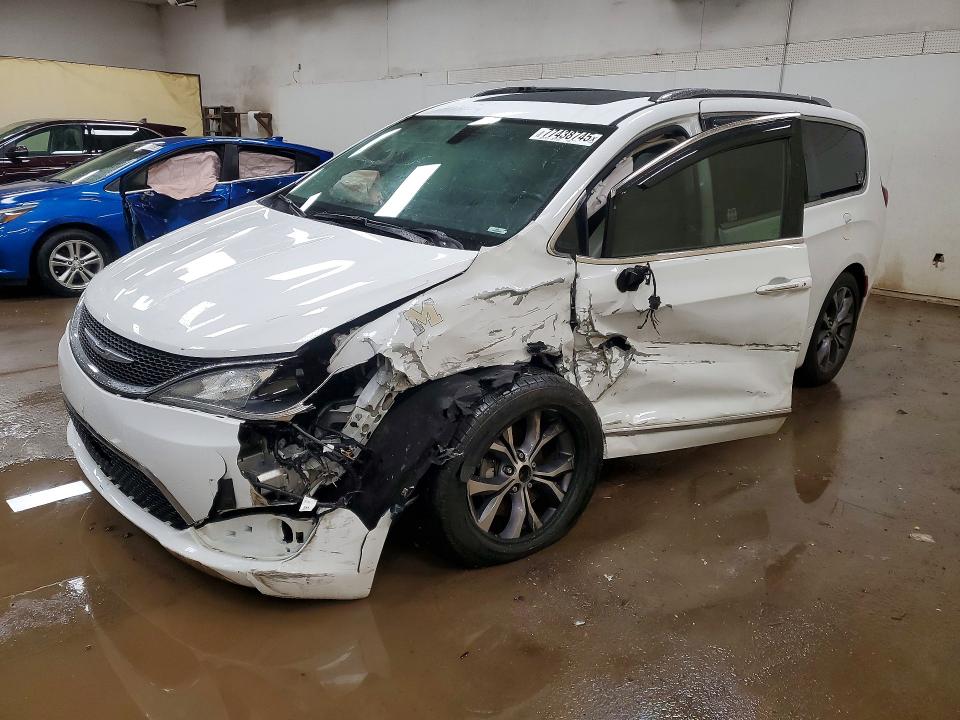 Auction sale of the 2017 Chrysler Pacifica, vin: 2C4RC1GG6HR560386, lot number: 77438745