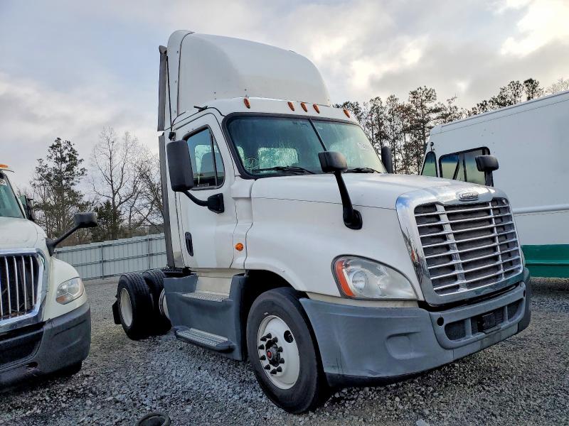 2016 Freightliner Cascadia 1 მანქანა იყიდება აუქციონზე, vin: 1FUBGEDV9GLHC5622, აუქციონის ნომერი: 77429055