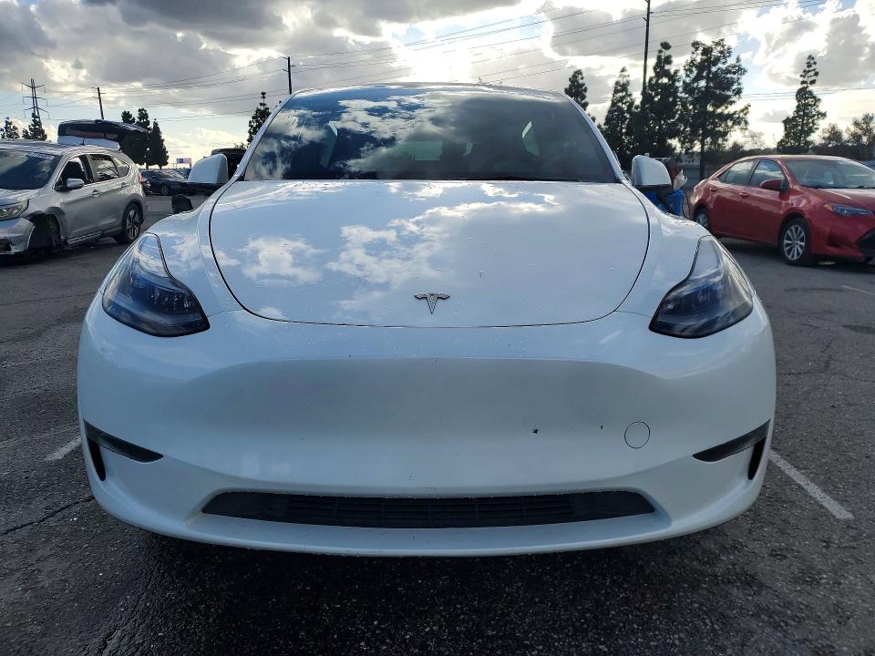 2024 Tesla Model Y მანქანა იყიდება აუქციონზე, vin: 7SAYGAEE2RF125057, აუქციონის ნომერი: 77789465