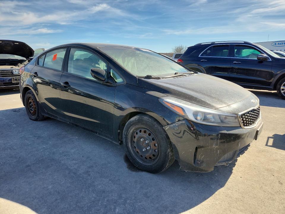 61748925 :رقم المزاد ، 3KPFK4A74HE031794 vin ، 2017 Kia Forte مزاد بيع