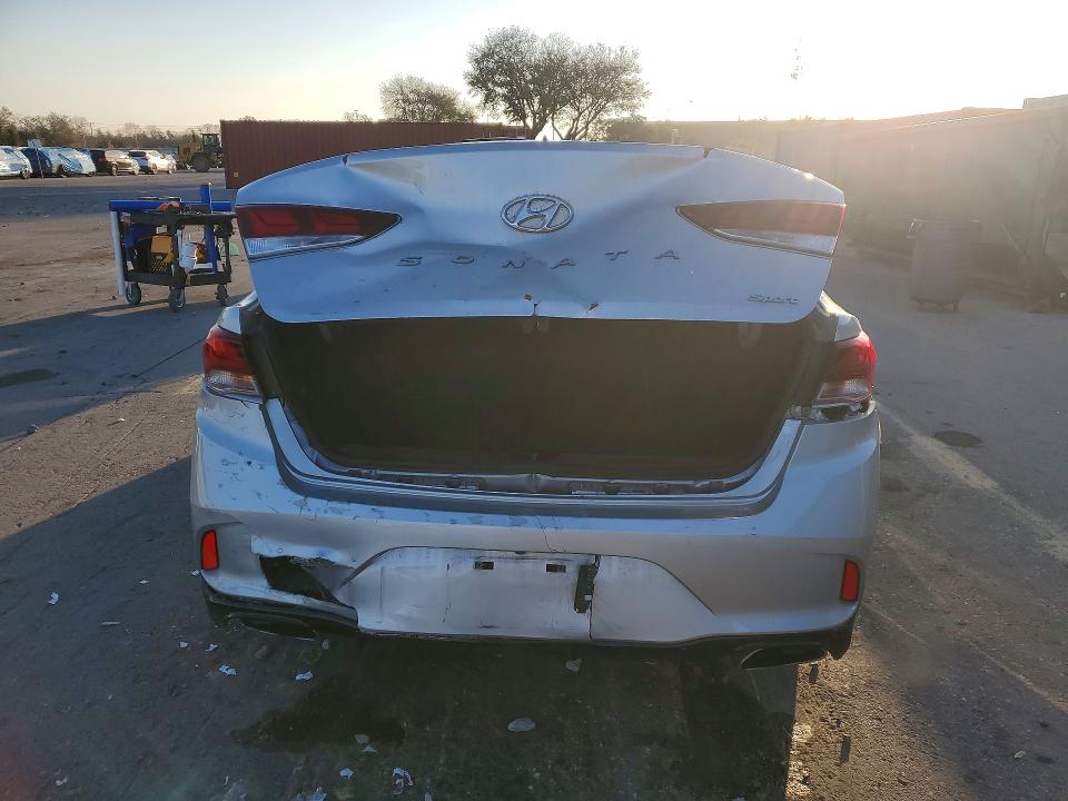 76179595 :رقم المزاد ، 5NPE34AF9JH683165 vin ، 2018 Hyundai Sonata مزاد بيع