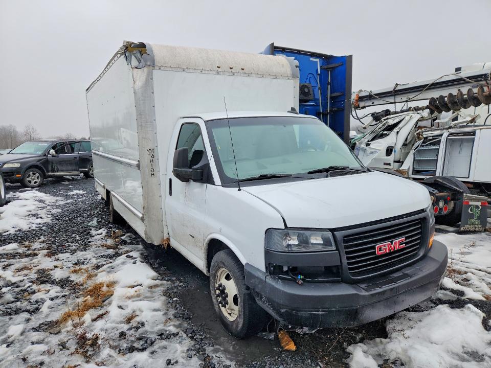 41848126 :رقم المزاد ، 7GZ37TC70NN007868 vin ، 2022 Gmc Savana مزاد بيع