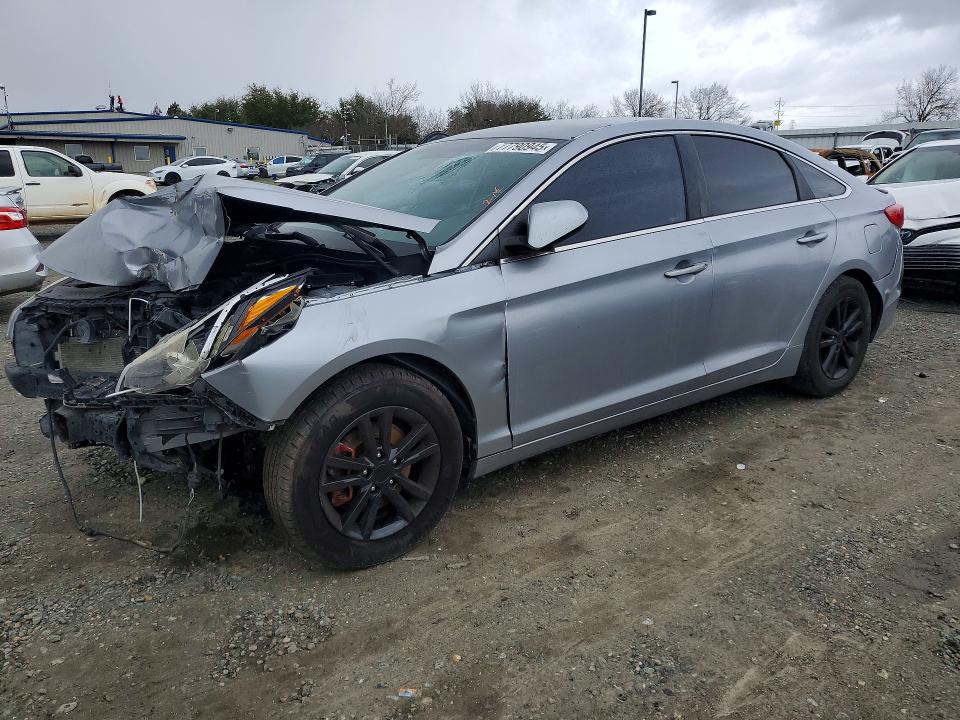 2015 Hyundai Sonata მანქანა იყიდება აუქციონზე, vin: 5NPE24AF8FH121574, აუქციონის ნომერი: 77790945