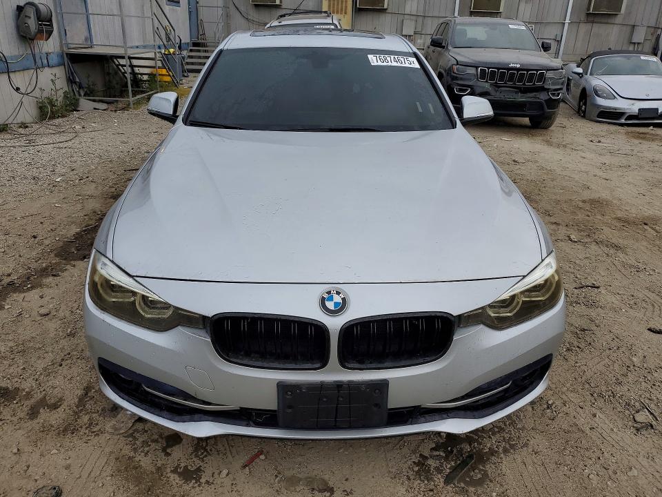 76874675 :رقم المزاد ، WBA8B9G57JNU99027 vin ، 2018 Bmw 330 مزاد بيع