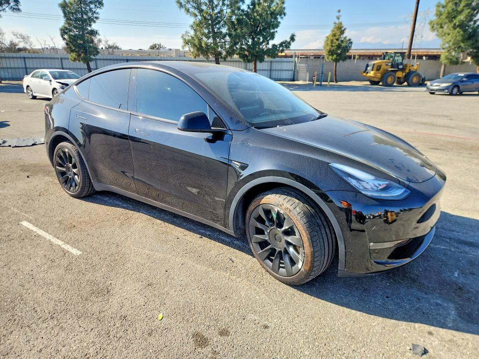 76571215 :رقم المزاد ، 7SAYGDEE8NF317661 vin ، 2022 Tesla Model Y مزاد بيع