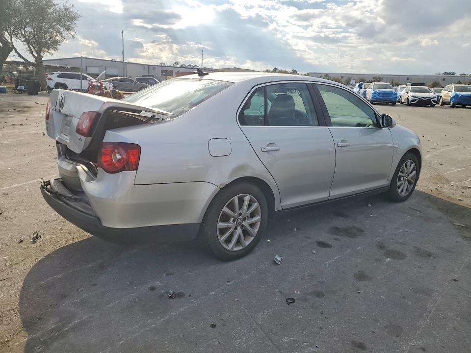 77200235 :رقم المزاد ، 3VWRX7AJ8AM059389 vin ، 2010 Volkswagen Jetta مزاد بيع