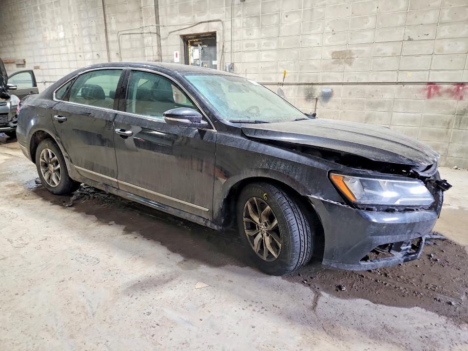 78891605 :رقم المزاد ، 1VWAT7A33HC040285 vin ، 2017 Volkswagen Passat مزاد بيع
