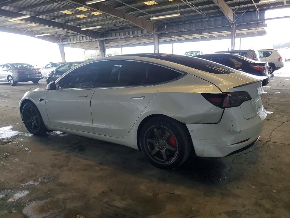 78679715 :رقم المزاد ، 5YJ3E1EB9JF084305 vin ، 2018 Tesla Model 3 مزاد بيع