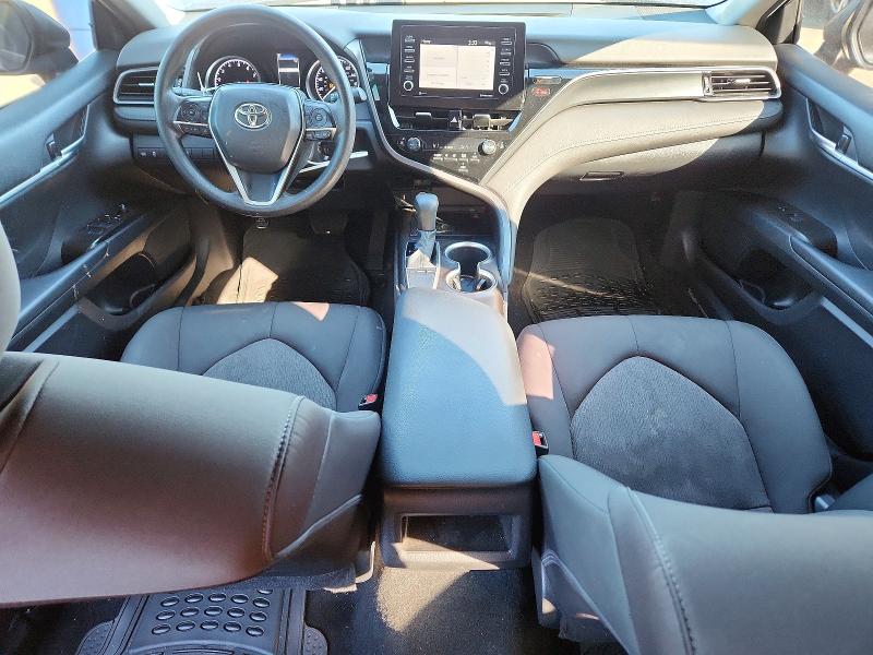 77739465 :رقم المزاد ، 4T1C11AK1NU061000 vin ، 2022 Toyota Camry مزاد بيع