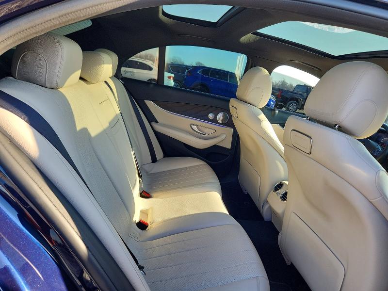 76830485 :رقم المزاد ، WDDZF4KB4JA400317 vin ، 2018 Mercedes-benz E مزاد بيع