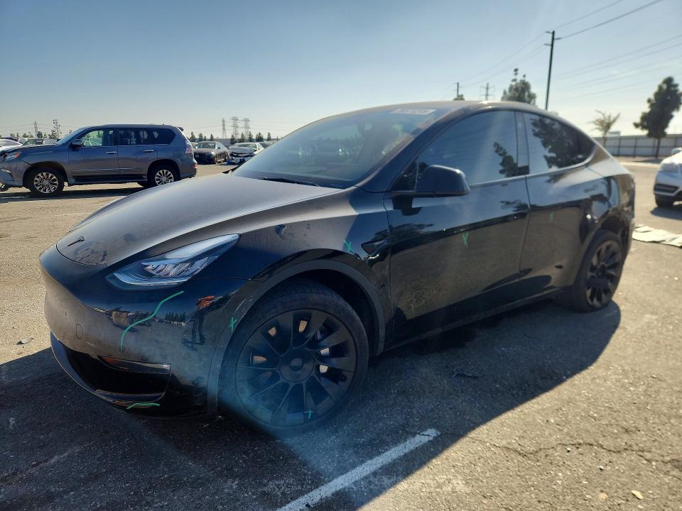 76571215 :رقم المزاد ، 7SAYGDEE8NF317661 vin ، 2022 Tesla Model Y مزاد بيع