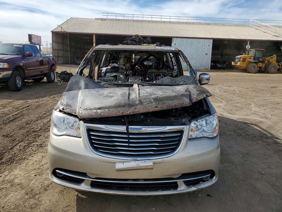 76744245 :رقم المزاد ، 2C4RC1CGXFR700460 vin ، 2015 Chrysler Town & Country مزاد بيع