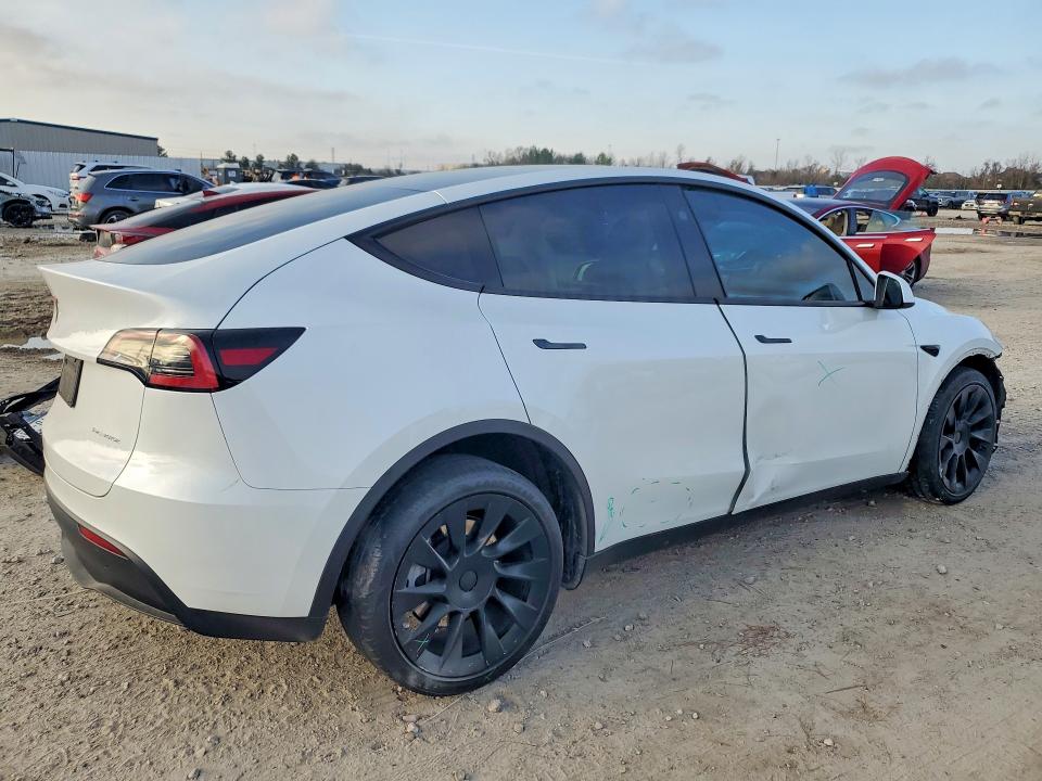 77210735 :رقم المزاد ، 7SAYGAEE4RF064925 vin ، 2024 Tesla Model Y مزاد بيع