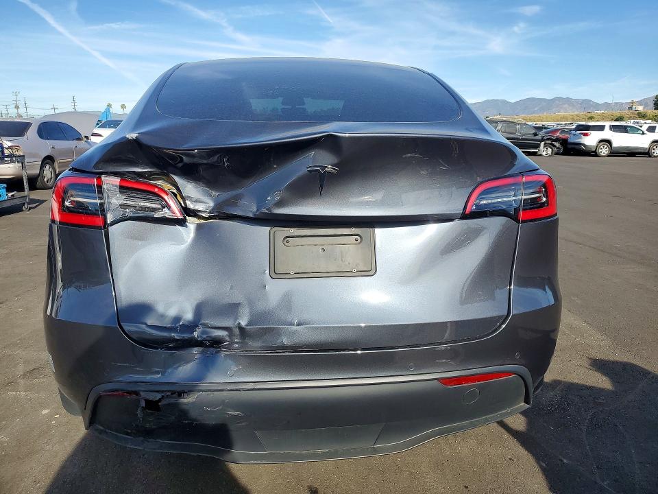 2021 Tesla Model Y მანქანა იყიდება აუქციონზე, vin: 5YJYGAED2MF135925, აუქციონის ნომერი: 78679705