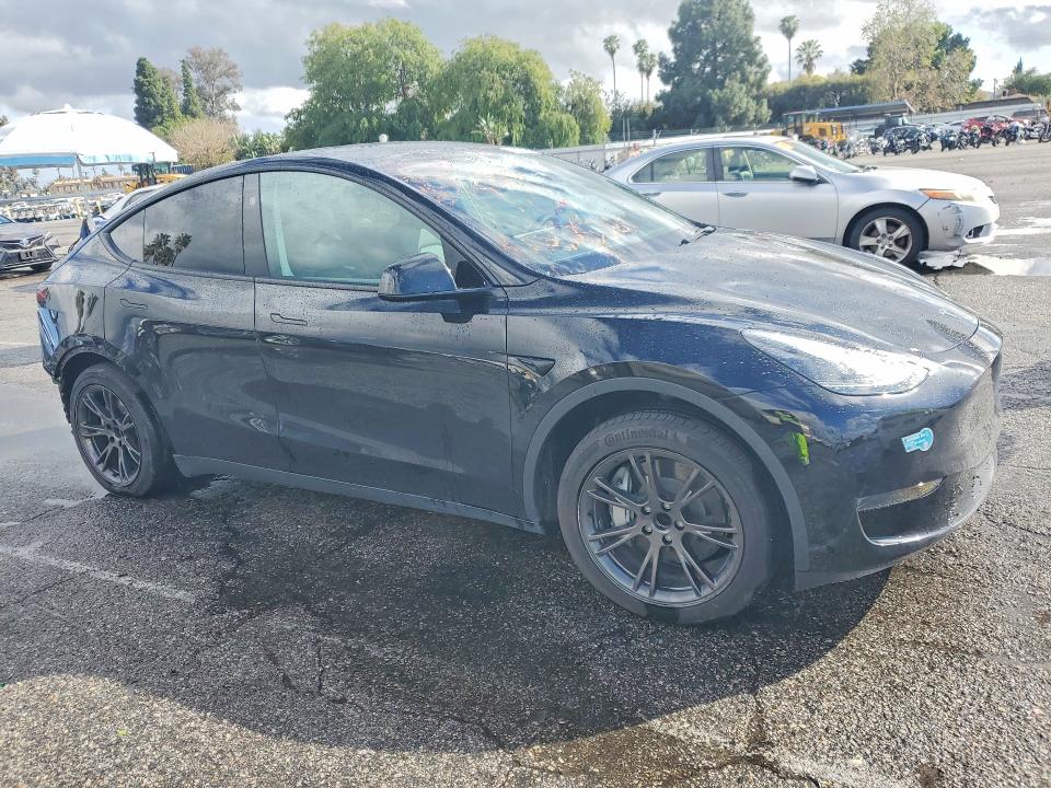 77570175 :رقم المزاد ، 7SAYGDED2SF321014 vin ، 2025 Tesla Model Y مزاد بيع