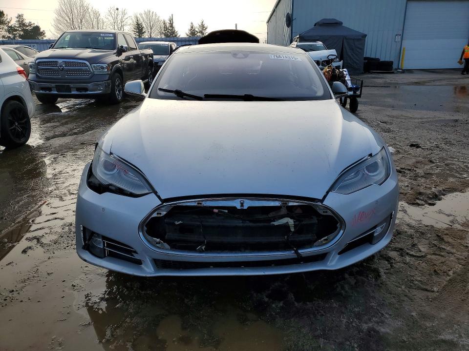 2014 Tesla Model S მანქანა იყიდება აუქციონზე, vin: 5YJSA1H18EFP61182, აუქციონის ნომერი: 76614315