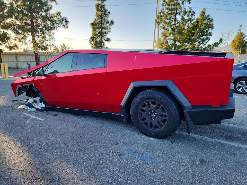 Продажа на аукционе авто 2025 Tesla Cybertruck, vin: 7G2CEHEE2SA071779, номер лота: 76003735