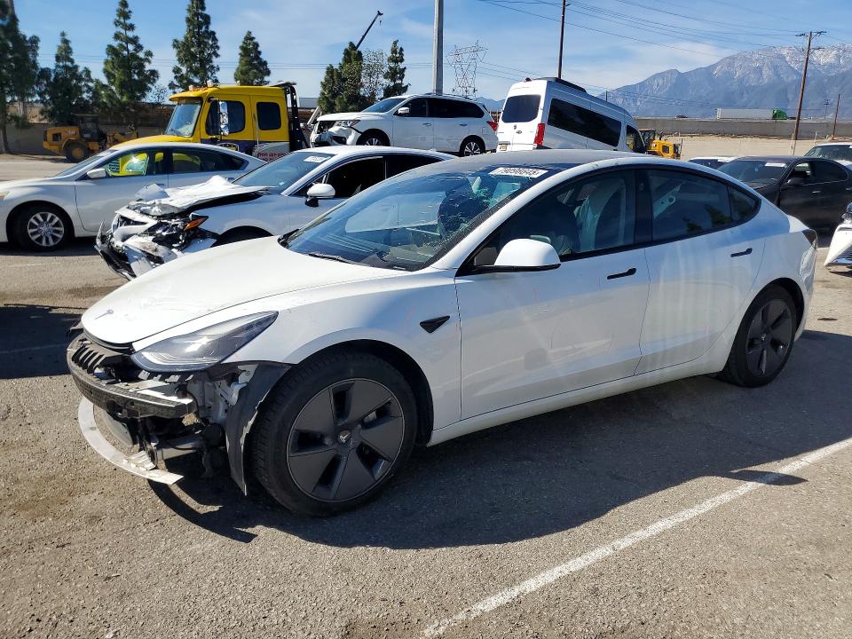 79098645 :رقم المزاد ، 5YJ3E1EB6NF180575 vin ، 2022 Tesla Model 3 مزاد بيع