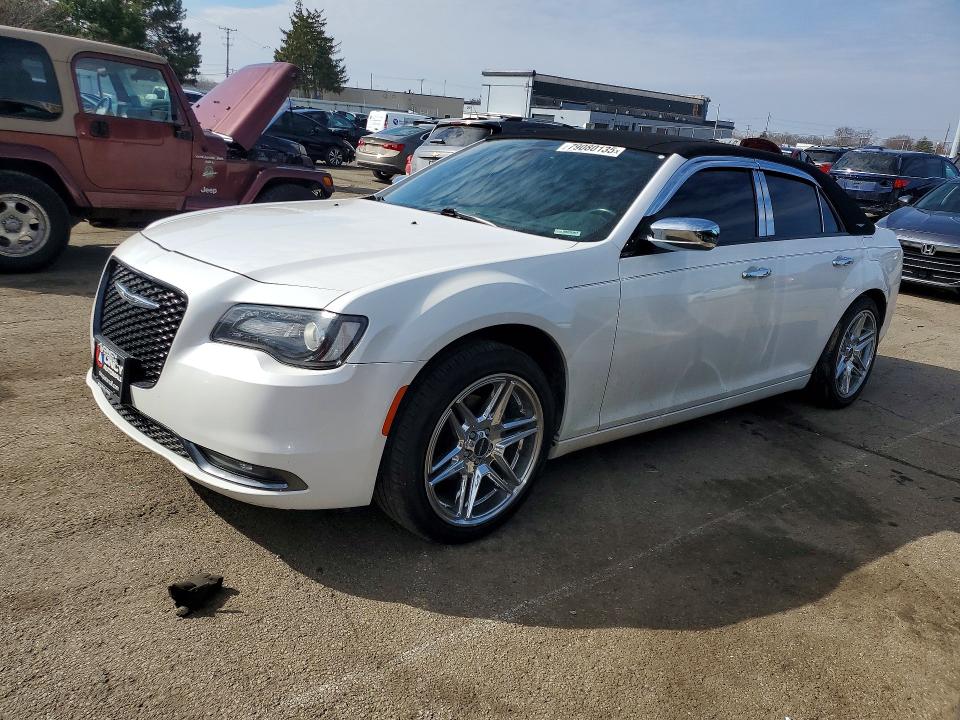 Продажа на аукционе авто 2015 Chrysler 300, vin: 2C3CCABG1FH882650, номер лота: 79080135
