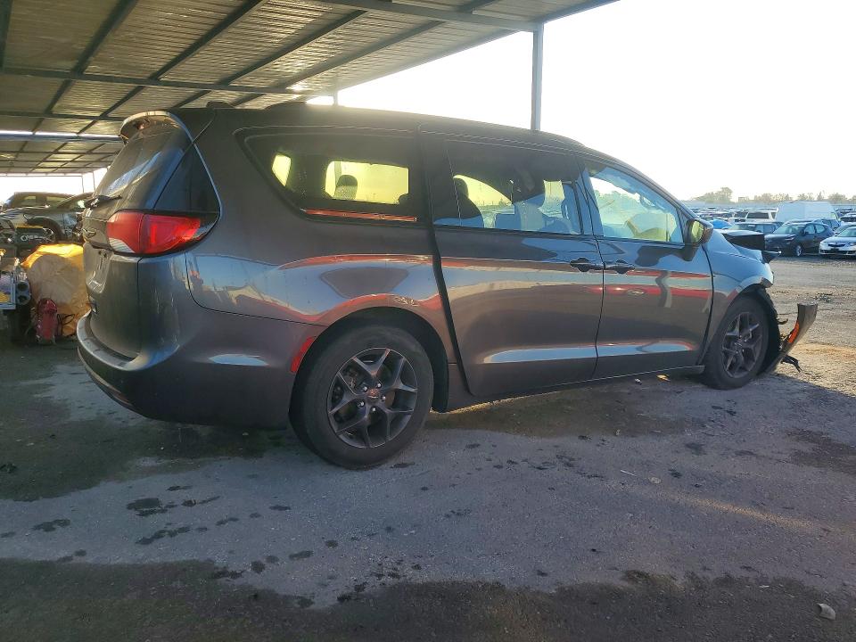 77232995 :رقم المزاد ، 2C4RC1BG4JR198250 vin ، 2018 Chrysler Pacifica مزاد بيع