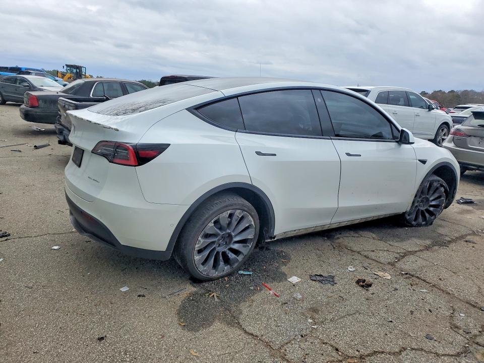 77389885 :رقم المزاد ، 5YJYGDEE3MF131070 vin ، 2021 Tesla Model Y مزاد بيع