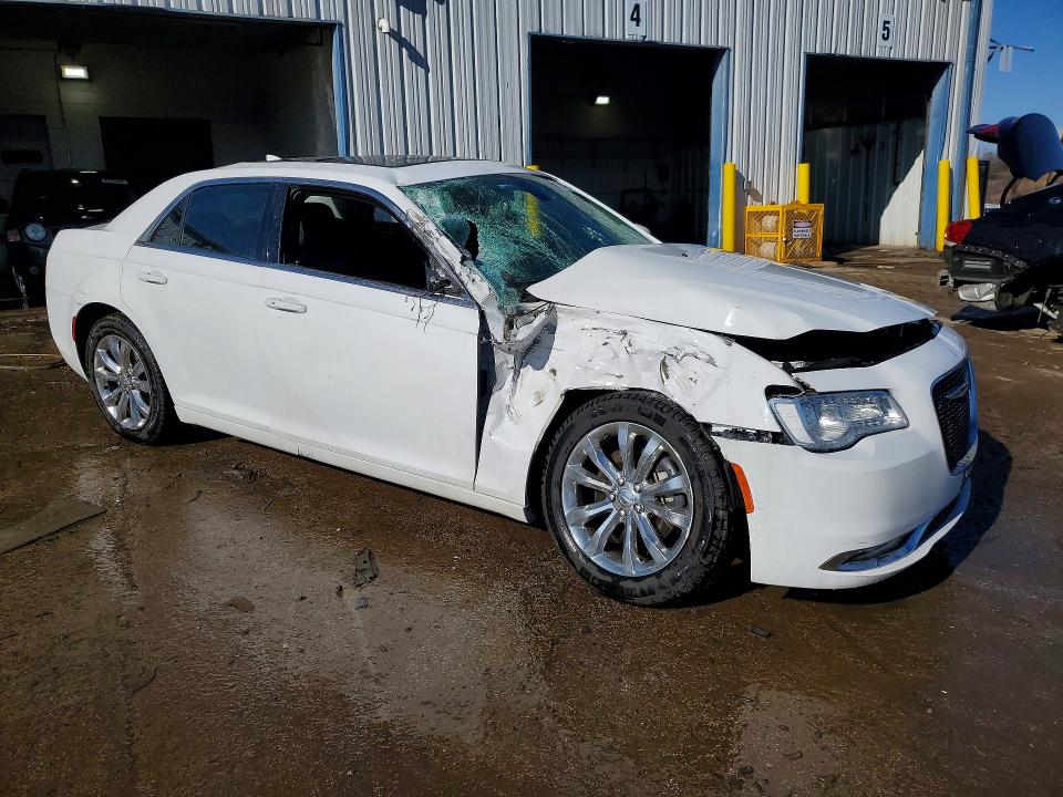 2015 Chrysler 300 მანქანა იყიდება აუქციონზე, vin: 2C3CCARG9FH831001, აუქციონის ნომერი: 76999105