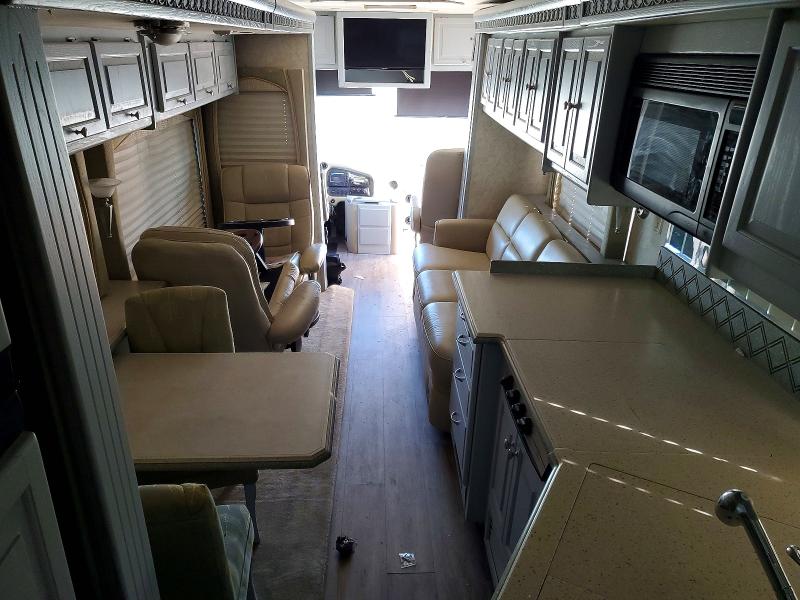76390315 :رقم المزاد ، 4UZAB2DC06CW98661 vin ، 2006 Freightliner Chassis X مزاد بيع