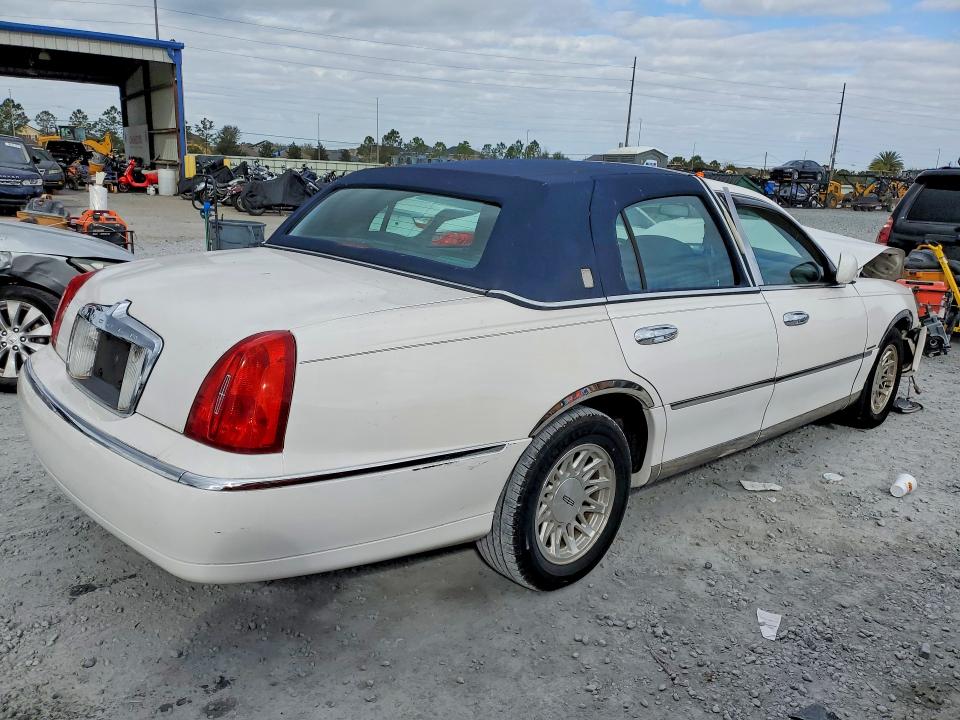 49892986 :رقم المزاد ، 1LNHM82W9XY648290 vin ، 1999 Lincoln Town Car مزاد بيع