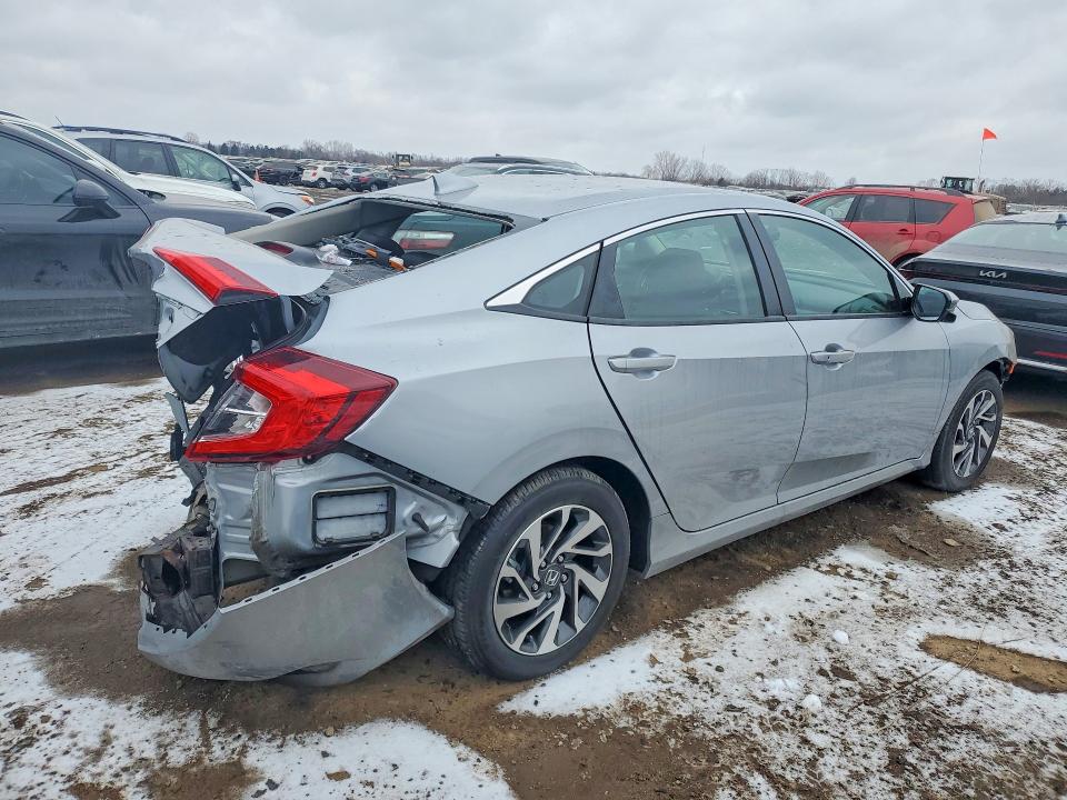 76128185 :رقم المزاد ، 2HGFC2F79JH585970 vin ، 2018 Honda Civic مزاد بيع