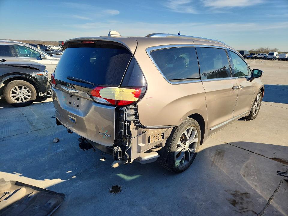 78503555 :رقم المزاد ، 2C4RC1GG5JR122562 vin ، 2018 Chrysler Pacifica مزاد بيع