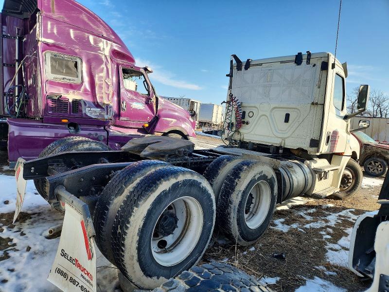 Продаж на аукціоні авто 2018 Freightliner Cascadia 126, vin: 3AKJHLDV8JSJT0996, номер лоту: 73685695