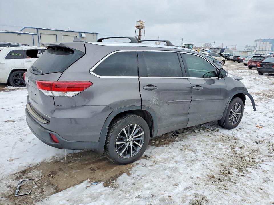 Продаж на аукціоні авто 2018 Toyota Highlander, vin: 5TDJZRFH1JS899171, номер лоту: 75373055